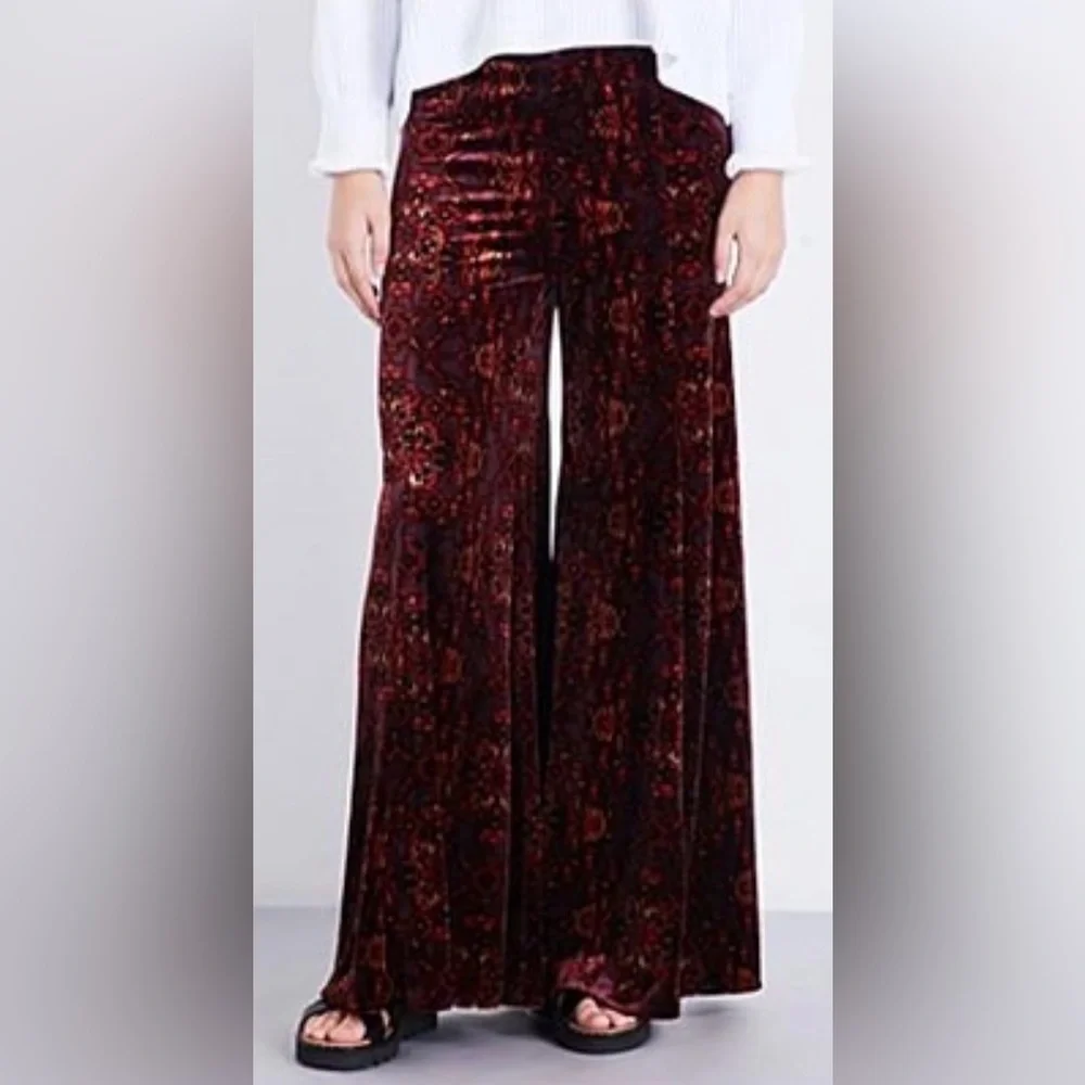 FREE PEOPLE LOVIN' FEELING VELVET WIDE LEG PANTS IN RED. Size small NWOT